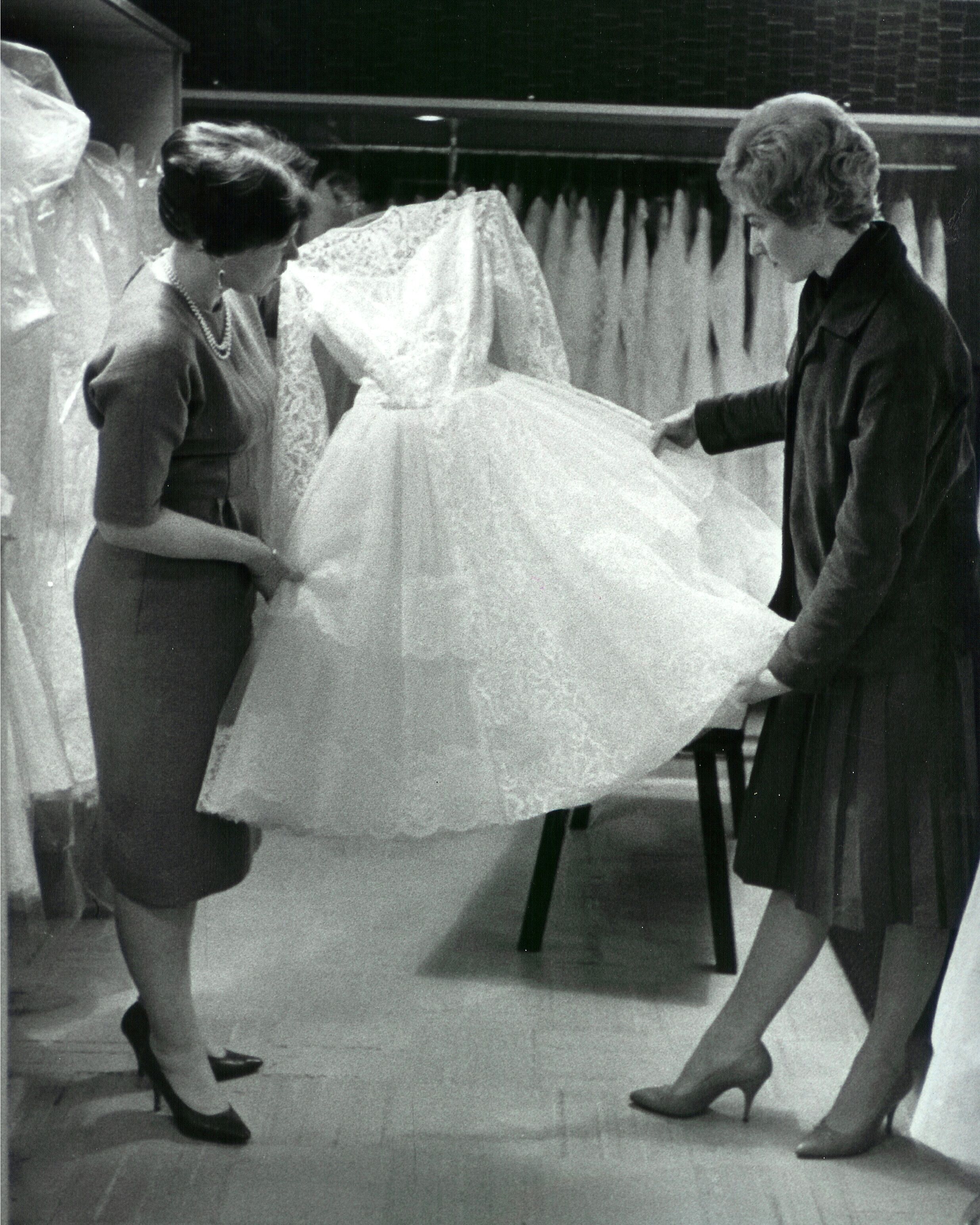50-és évek Lilly menyasszonyi ruhája 